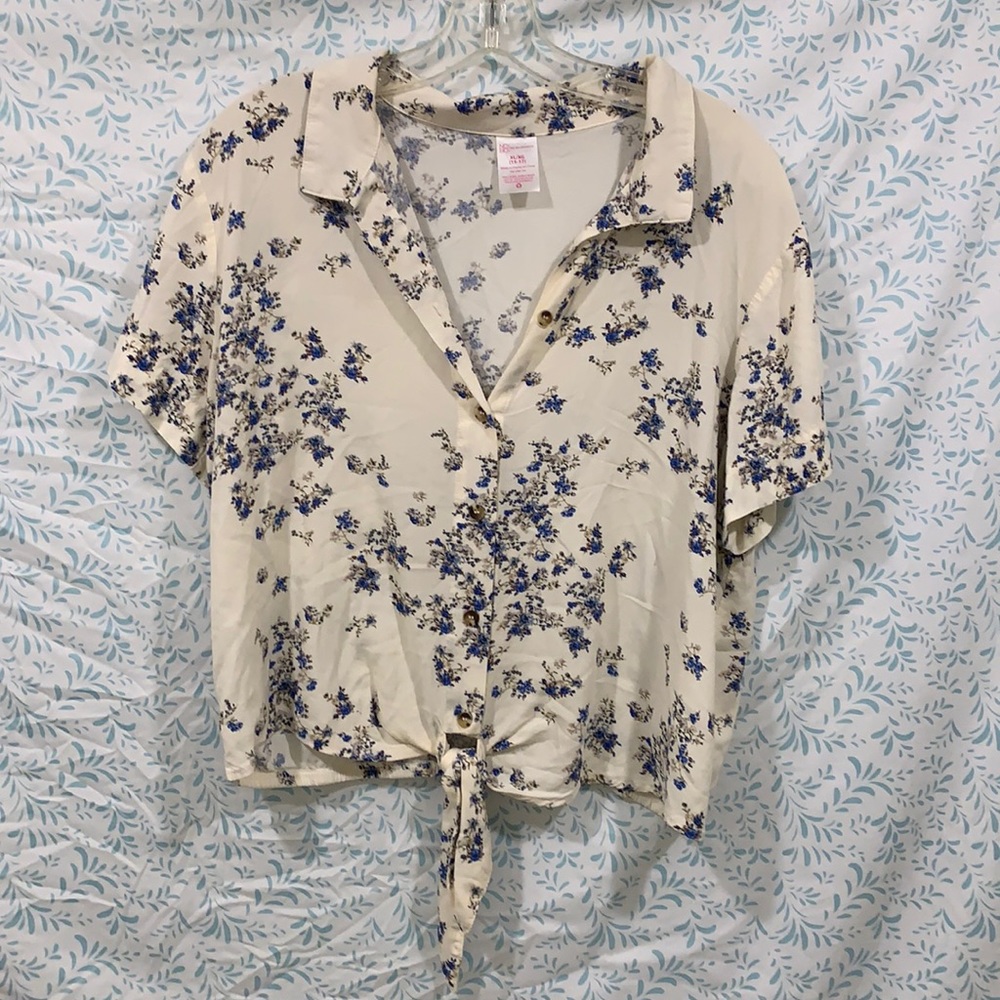 Short sleeve button down in blue floral